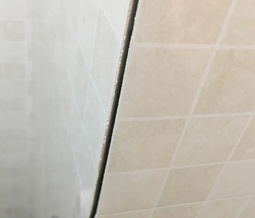 红河瓷砖空鼓维修公司分享阳台瓷砖脱落的修复过程可以分为以下几个步骤