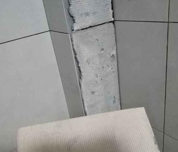 红河瓷砖空鼓维修公司分享下厨房瓷砖脱落的补救措施。